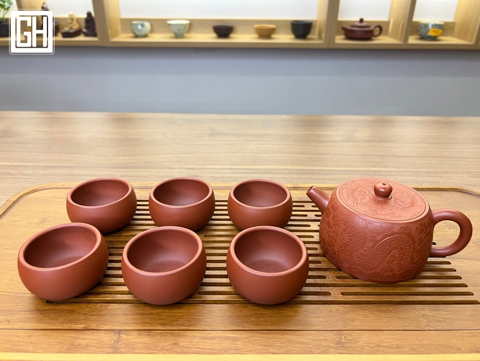 am-hanh-uy-phuong-long-chen-gom-moc